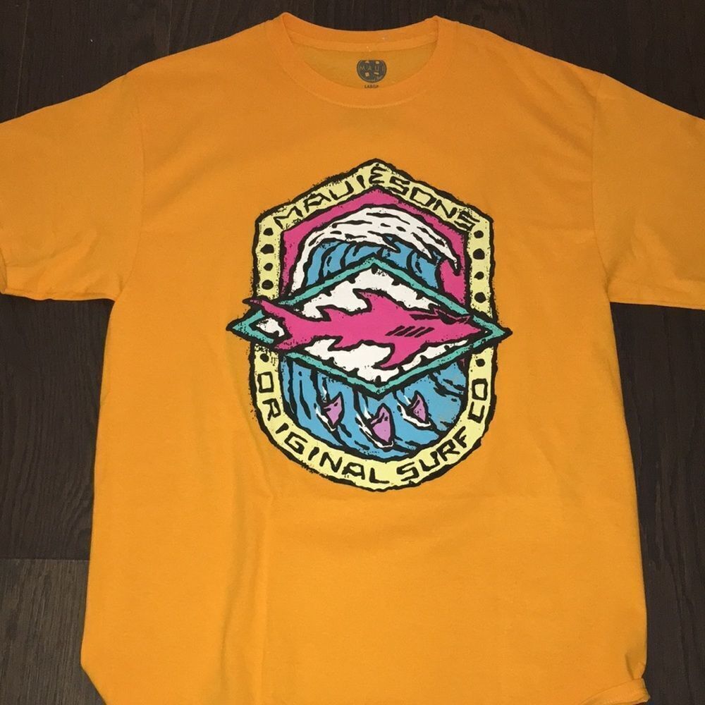 New Gold Maui & Sons Raised Print Shark Surf Beach surfer t shirt L mens NWOT